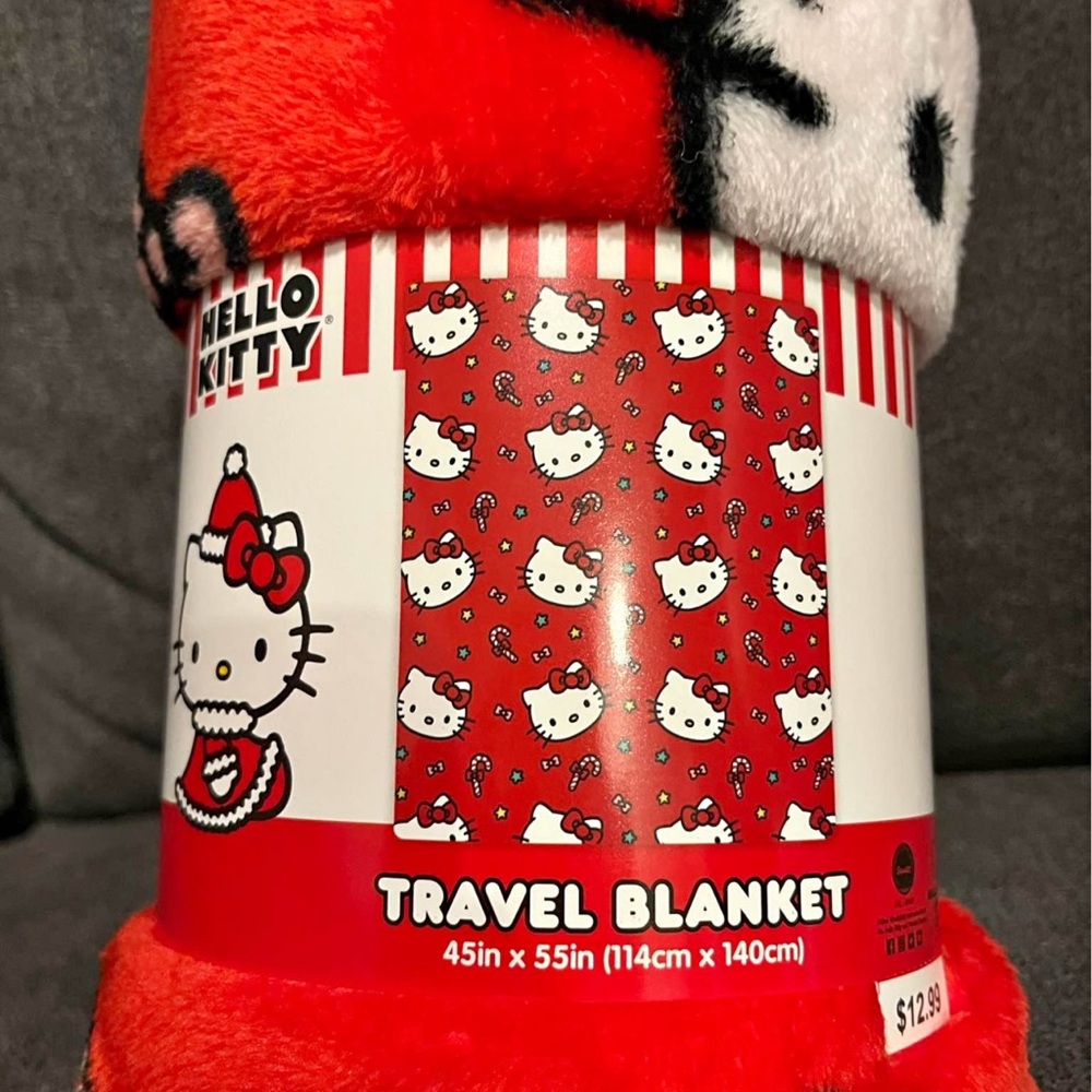 TRAVEL BLANKET
45in x 55in (114cm x 140cm)